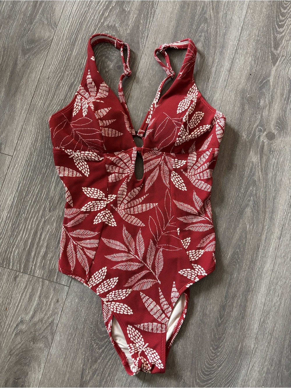 CUPSHE women's one piece swimsuit deep v neck key hole cutout NWT MEDIUM